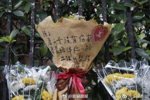 🧐库嫂的颜值真是个谜！库里库嫂携女儿们参加活动 莱莉长大了